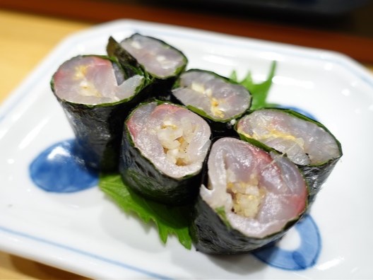 A photo of Aji nori maki