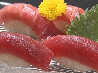 yellowfin tuna sushi