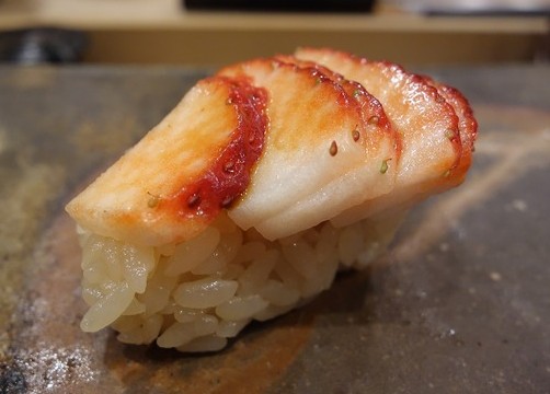 A photo of fruit sushi