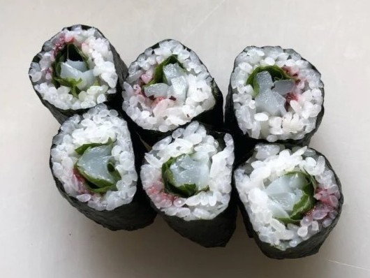 A photo of Ika ume shiso maki