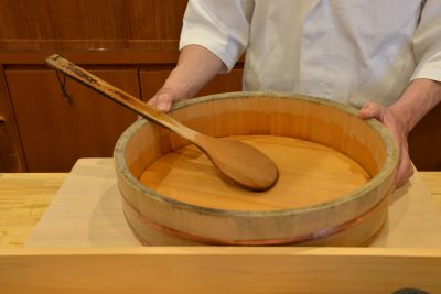 The various tools essential to making sushi