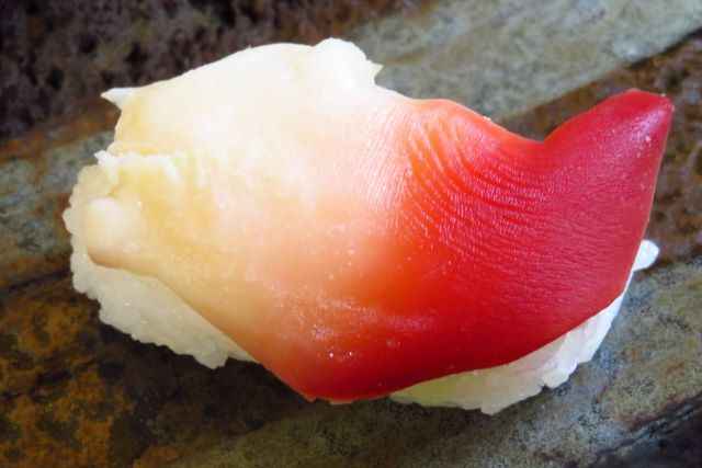 A photo of Atlantic surf clam (Amerikaubagai) Nigiri sushi