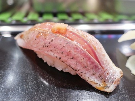 A photo of Blackmouth splitfin (Sumikuiuo) nigiri sushi