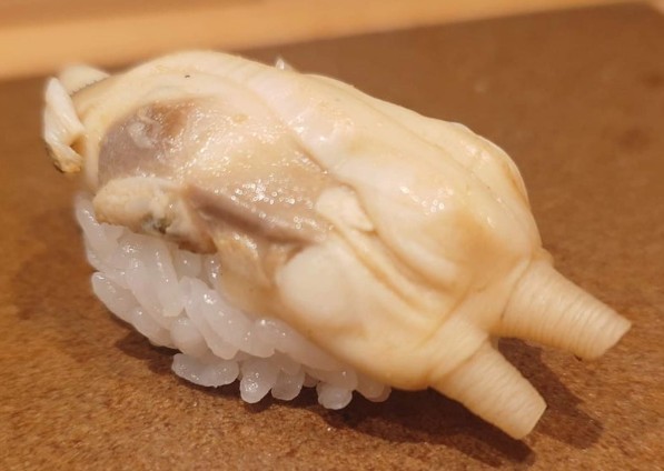 A photo of Chinese razor clam (Agemakigai) nigiri sushi