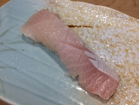 间八鱼 (kanpachi)