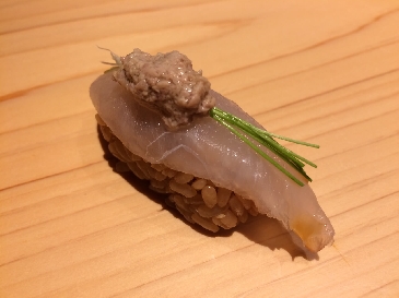 丝背细鳞豚寿司的照片