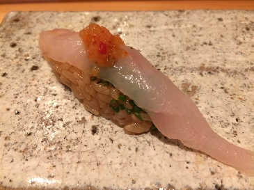トラフグの握り寿司の画像