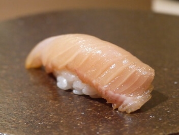 サワラの握り寿司の画像