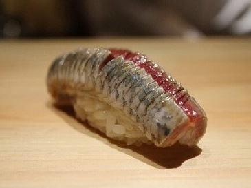 沙丁鱼寿司的照片
