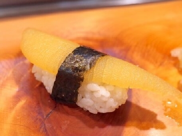 鲱鱼籽寿司的照片