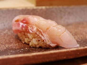 A photo of akaamadai nigiri sushi