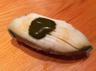 A photo of kuro-awabi nigiri sushi