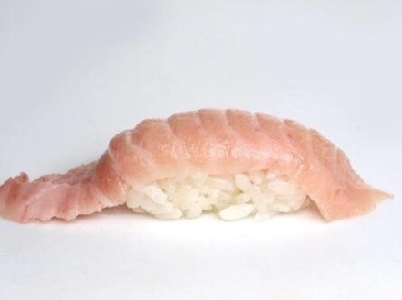 ビンチョウマグロの握り寿司の画像