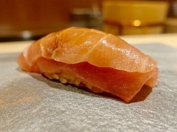Una foto del sushi Marlin striato