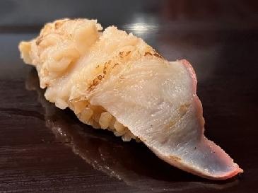 A photo of hokkigai nigiri 