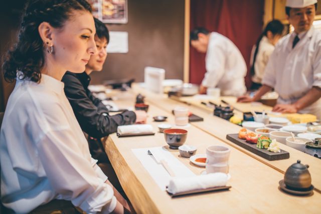 Etiquette for eating sushi