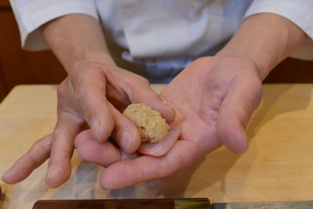 A photo of shaping nigiri sushi