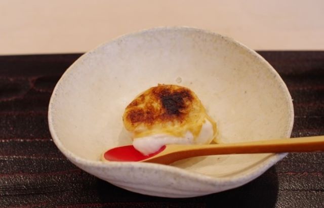 A photo of Torafugu shirako sushi