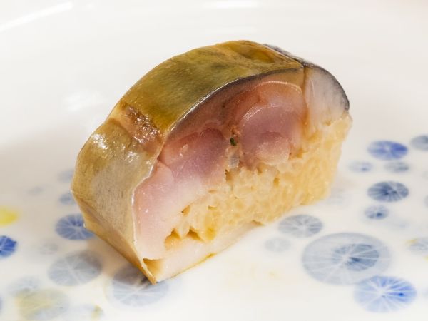 A photo of sabazushi