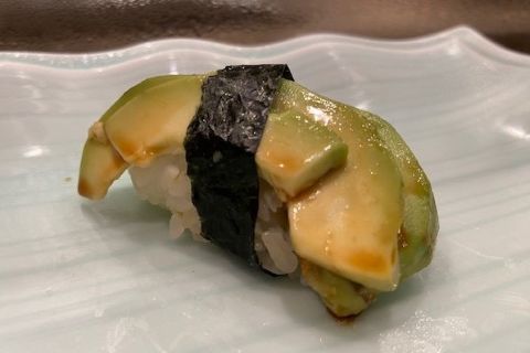 A photo of avocado sushi